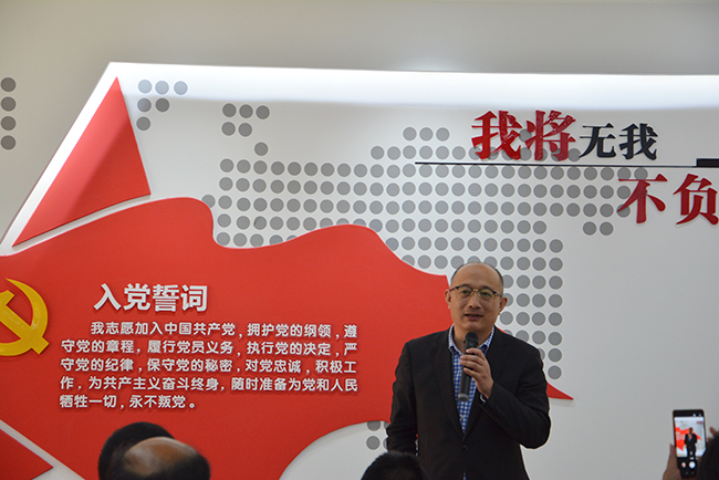 4、集團(tuán)黨委副書記黃儉忠為大家介紹集團(tuán)黨建工作經(jīng)驗(yàn).jpg