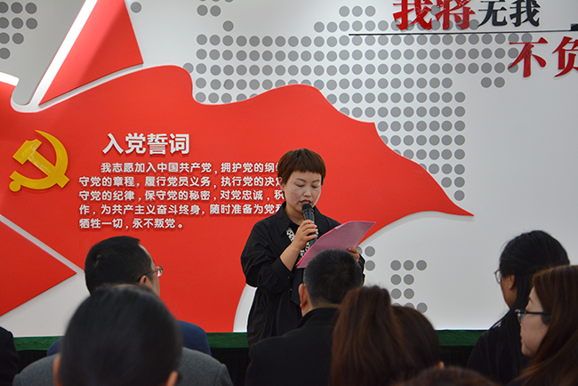 6、正余鎮(zhèn)小學(xué)趙琴老師為大家上黨課.jpg